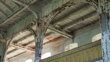 eski bir kilise içinin