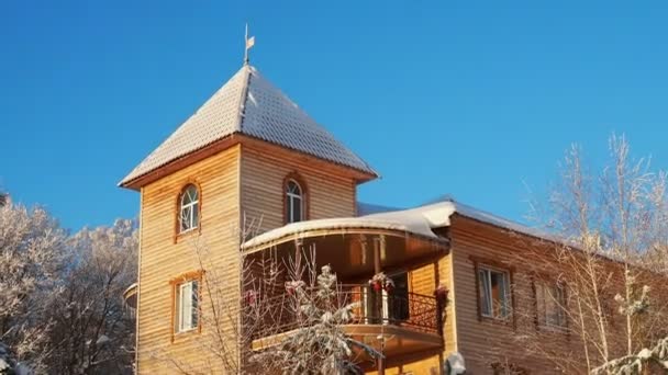 Hermoso Paisaje Invierno Con Edificios Madera Día Soleado Helado Khvalynsk — Vídeo de stock