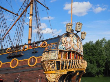 Voronezh, Rusya - Ağustos 2021: Rus 18. yüzyıl donanma amiral gemisi Goto Predestinatsia, yabancı uzmanların yardımı olmadan Rusya 'da inşa edilen ilk gemi.