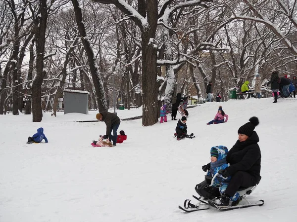 Saratov Russia Jan 2022 Little Girl Rides Ice Slide Next — Stock Fotó
