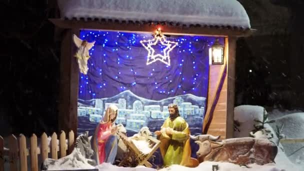 Nativity Scene Wood Figurines Jesus Mary Joseph Sheep Magi Angel — Stockvideo
