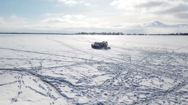 Ховерборд Їде Замерзлому Озері Високоякісні Кадри — стокове відео