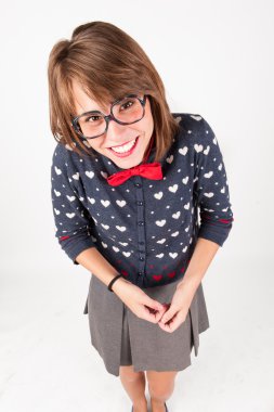 Genç nerdy utangaç kız.