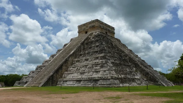 Pirâmide de Chichen itza — Fotografia de Stock