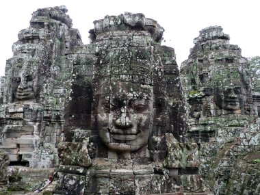 Angkor thom Tapınağı kalıntıları