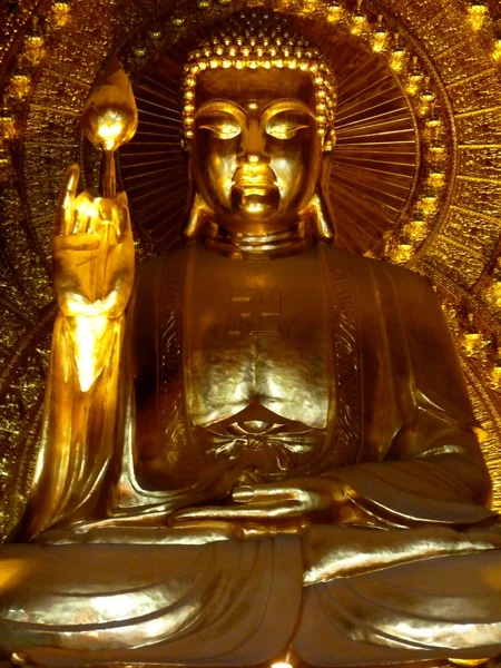 Estátua de Buda no templo de Bai Dinh — Fotografia de Stock