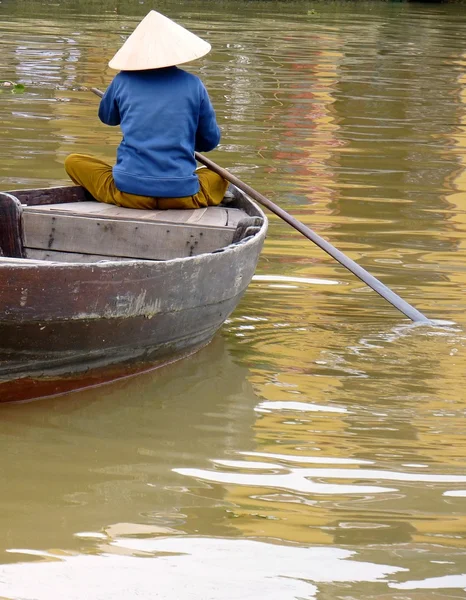 Onun tekne Vietnam kadın — Stok fotoğraf