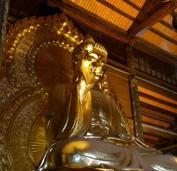 Socha Buddhy v chrámu dinh bai — Stock fotografie