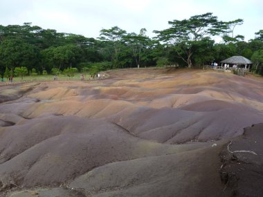 chamarel yedi renkli toprak metalleri