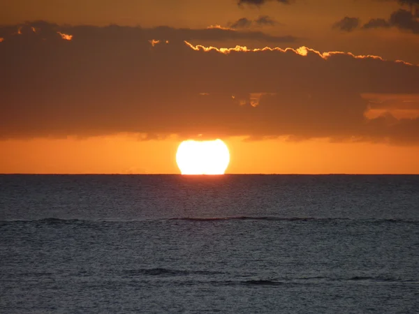 Coucher de soleil sur l'océan Indien — Photo