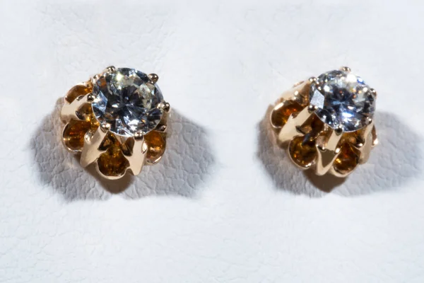 Brincos Rose Gold Diamond Solitaire Sobre Fundo Branco — Fotografia de Stock