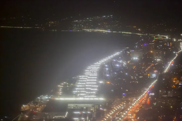 Nachtansicht aus dem Flugzeug auf die Stadt Adler Russland — Stockfoto