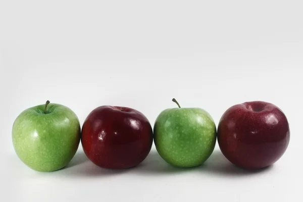Pommes vertes et rouges — Photo