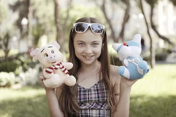 Chica con juguetes — Foto de Stock