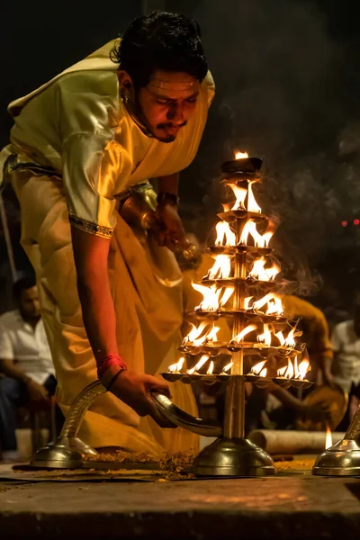 Варанасі Банарас Уттар Прадеш Індія Квітня 2018 Індуські Священики Виконують — стокове фото