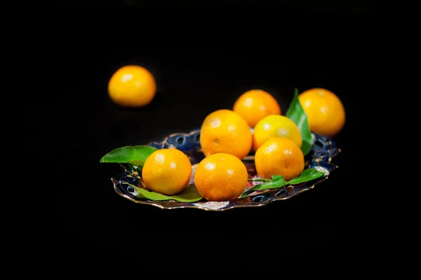 mandalina plaka ile natürmort