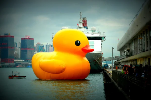 Rubber Duck in Hong Kong — Stock Photo, Image