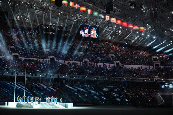 Performance kunstnere på åbning ceremoni af Sochi 2014 XXII Olympiske Vinter Spil . - Stock-foto