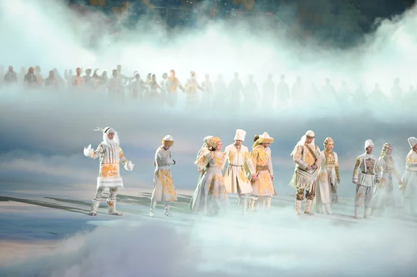 Artistas intérpretes en la ceremonia de apertura de los XXII Juegos Olímpicos de Invierno de Sochi 2014 . — Foto de Stock