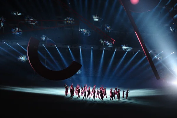 Artistas intérpretes en la ceremonia de apertura de los XXII Juegos Olímpicos de Invierno de Sochi 2014 . — Foto de Stock