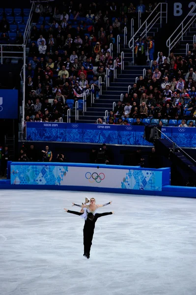 Pernelle Carron and Lloyd Jones at Sochi 2014 XXII Olympic Winter Games — Stock Photo, Image