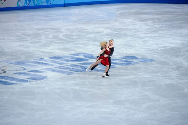 Isabella Tobias and Deividas Stagniūnas at Sochi 2014 XXII Olympic Winter Games — Stock Photo, Image