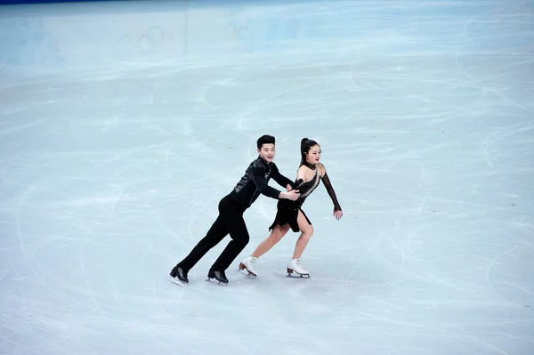 Майя Шибутани и Алекс Шибутани на XXII зимних Олимпийских играх в Сочи — стоковое фото