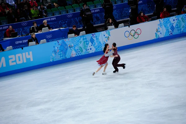 Марко Фаббри и Шарлне Гиньяр на XXII зимних Олимпийских играх в Сочи — стоковое фото