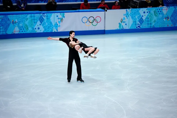 Kaitlyn Weaver y Andrew Poje en los XXII Juegos Olímpicos de Invierno de Sochi 2014 —  Fotos de Stock