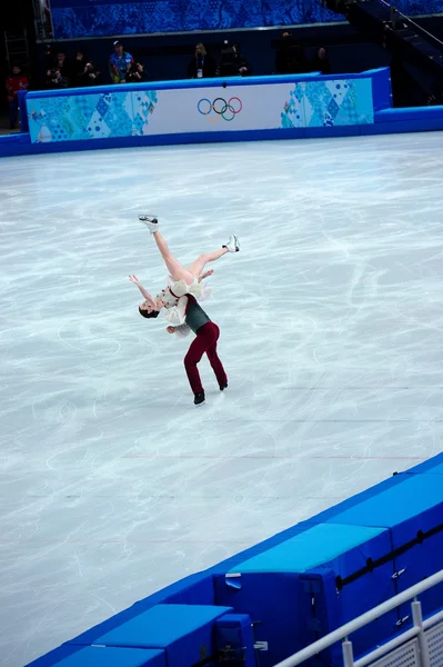 Анна Каппеллини и Лука Ланотт на XXII Олимпийских играх 2014 года в Сочи — стоковое фото