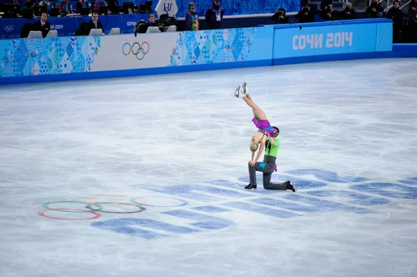 Danielle O 'Brien y Greg Merriman en los XXII Juegos Olímpicos de Invierno de Sochi 2014 —  Fotos de Stock