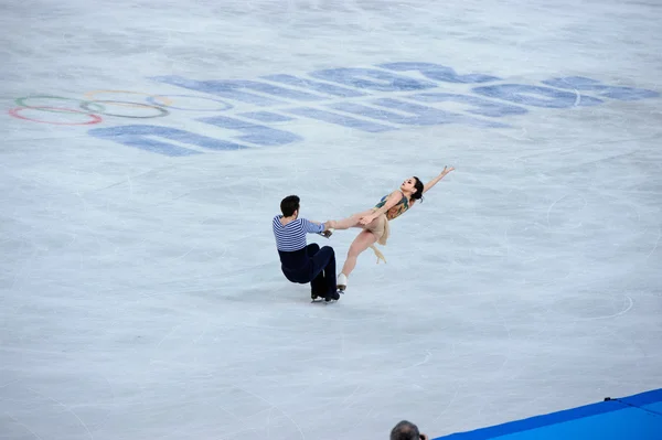 Sara Hurtado y Adrian Díaz en los XXII Juegos Olímpicos de Invierno de Sochi 2014 —  Fotos de Stock