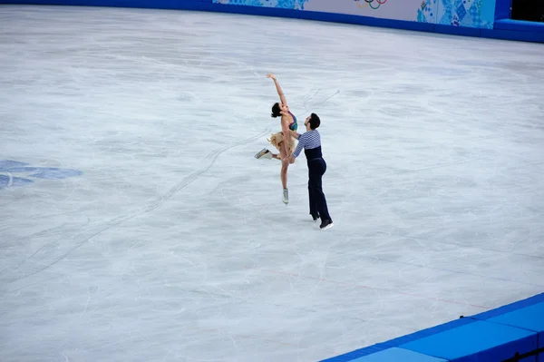 Sara Hurtado y Adrian Díaz en los XXII Juegos Olímpicos de Invierno de Sochi 2014 —  Fotos de Stock