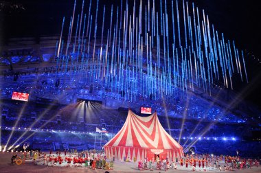 sirk performans Soçi 2014'ın kapanış töreninde