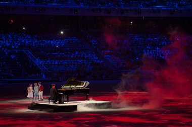 piyanist denis matsuev performans Soçi 2014'ın kapanış töreninde