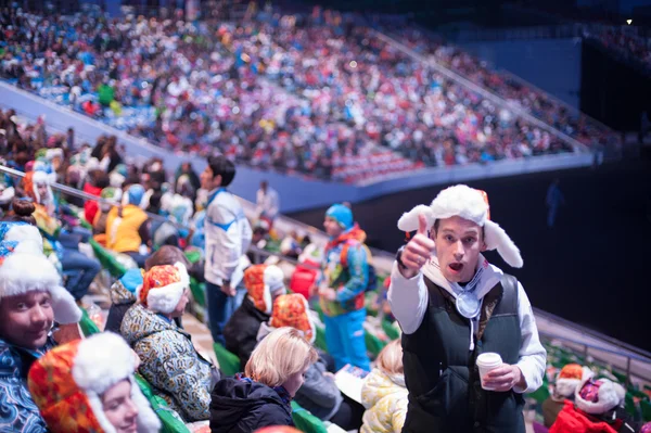 Personer på läktarna, avslutningsceremonin av sochi 2014 — Stockfoto