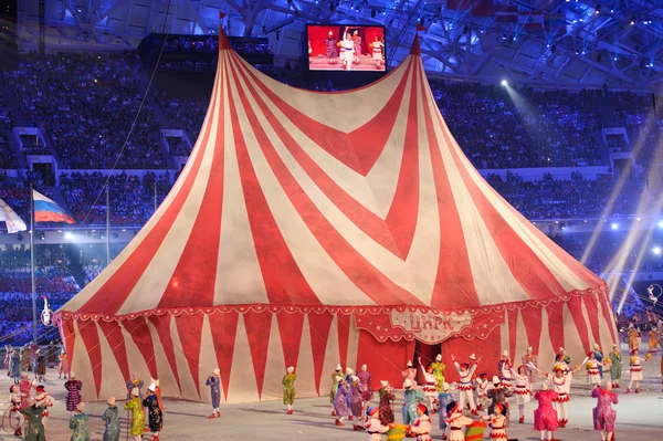 Apresentação de circo na cerimônia de encerramento de Sochi 2014 — Fotografia de Stock