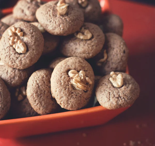 Biscoitos de chocolate com noz — Fotografia de Stock