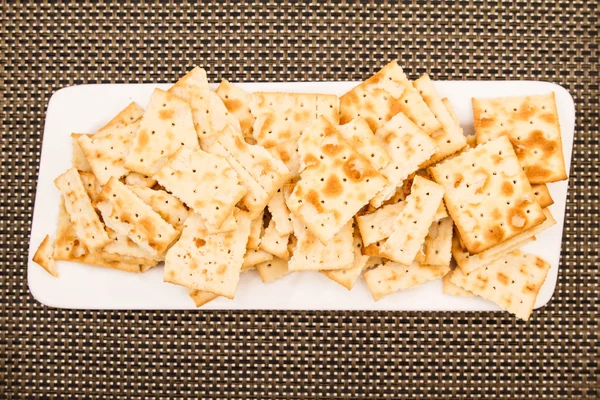 Crackers on a plate — Stock Photo, Image