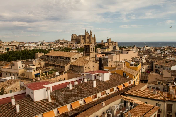 Palma de Mallorcan panoraama — kuvapankkivalokuva