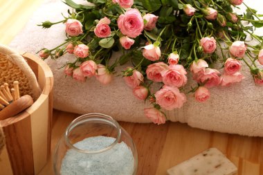 Gül, havlu ve spa aksesuarları