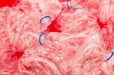 sıkılmış su şişesi