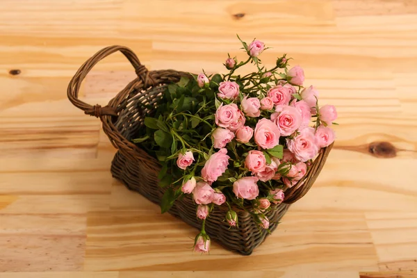 Roses in a basket — Stock Photo, Image