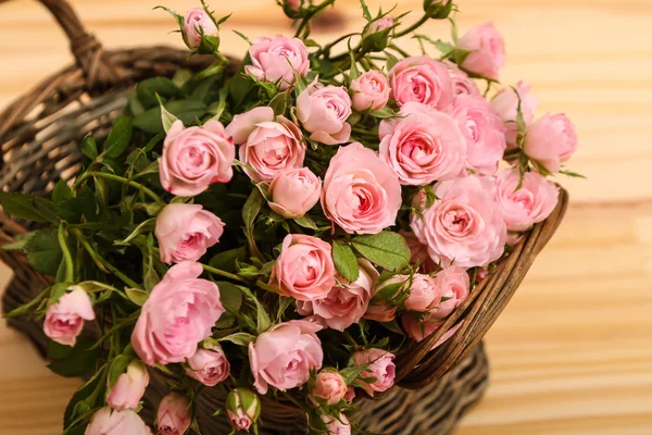 Roses in a basket — Stock Photo, Image