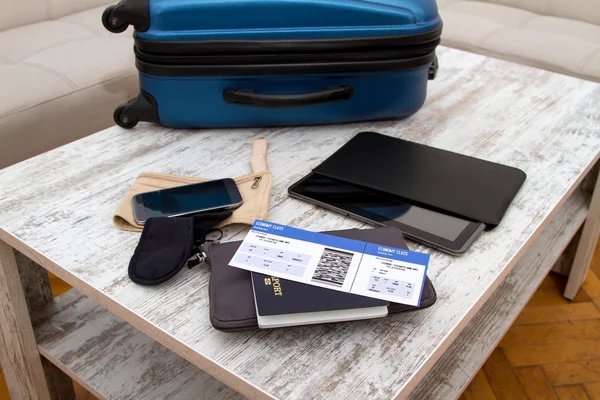 Airline ticket, passport and luggage — Stock Photo, Image