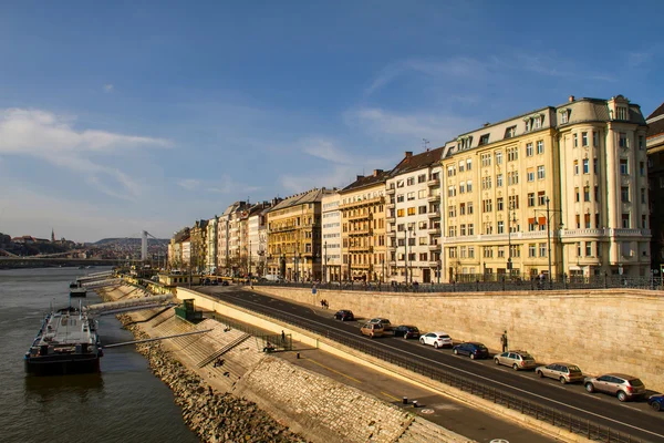 Fassaden von Budapest an der Donau — Stockfoto