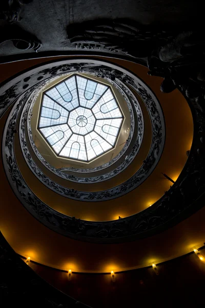 Spektakuläre Wendeltreppe — Stockfoto