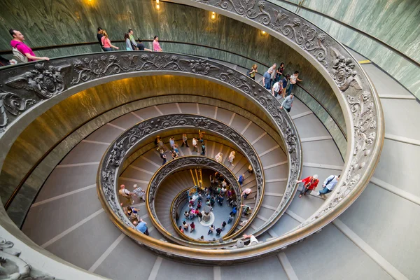 Scară spirală spectaculoasă — Fotografie, imagine de stoc