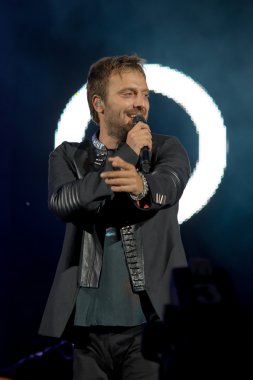 Cremonini, canlı arena'gerçekleştirir