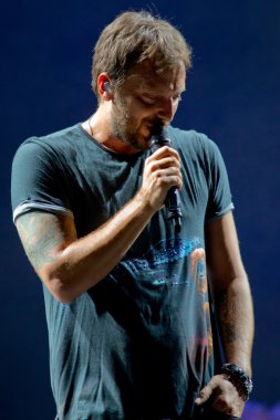 Cremonini, canlı arena'gerçekleştirir